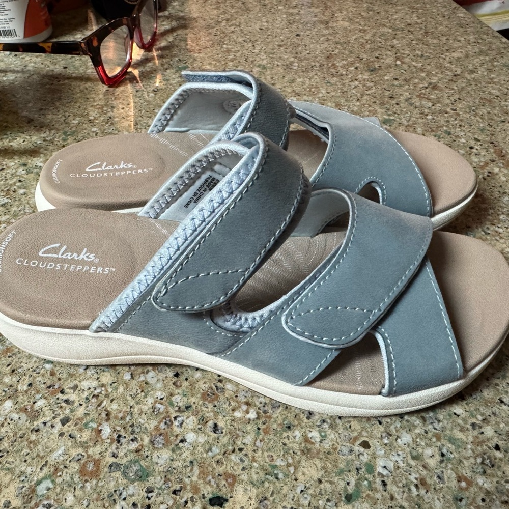 Clarks Women's Light Gray Double-Strap Comfort Sandals size 6